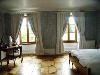 Maison de caractere : magnifique parquet pour cette chambre
