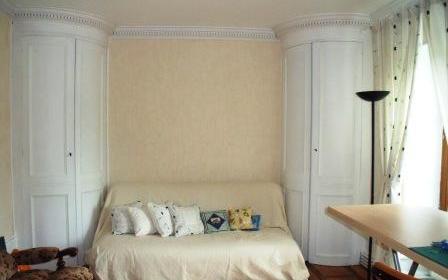 Maison de caractere : chambre avec ces superbe placard en arrondi
