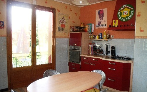 Villa année 70 : cuisine équipée