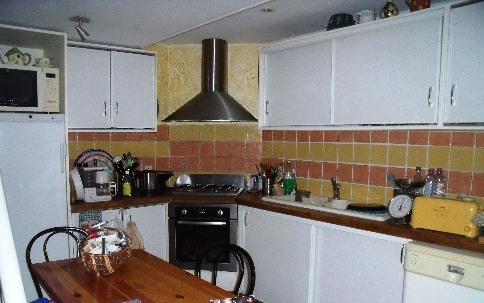 Maison de village : cuisine équipée