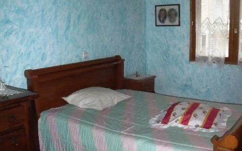 Maison de village : chambre