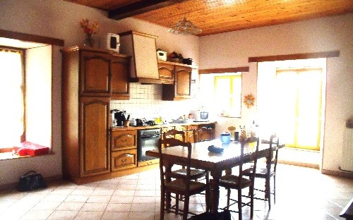 Maison ancienne : cuisine equipee