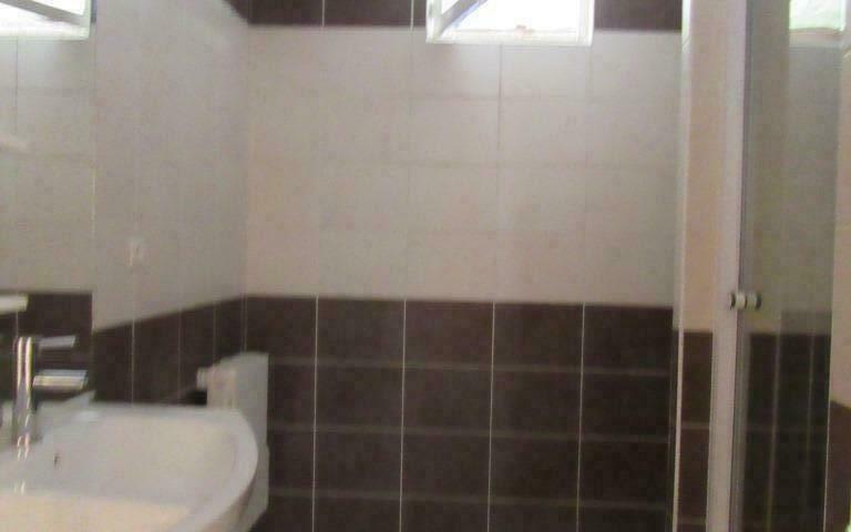 Appartement Rez de chaussée : SALLE DE BAINS