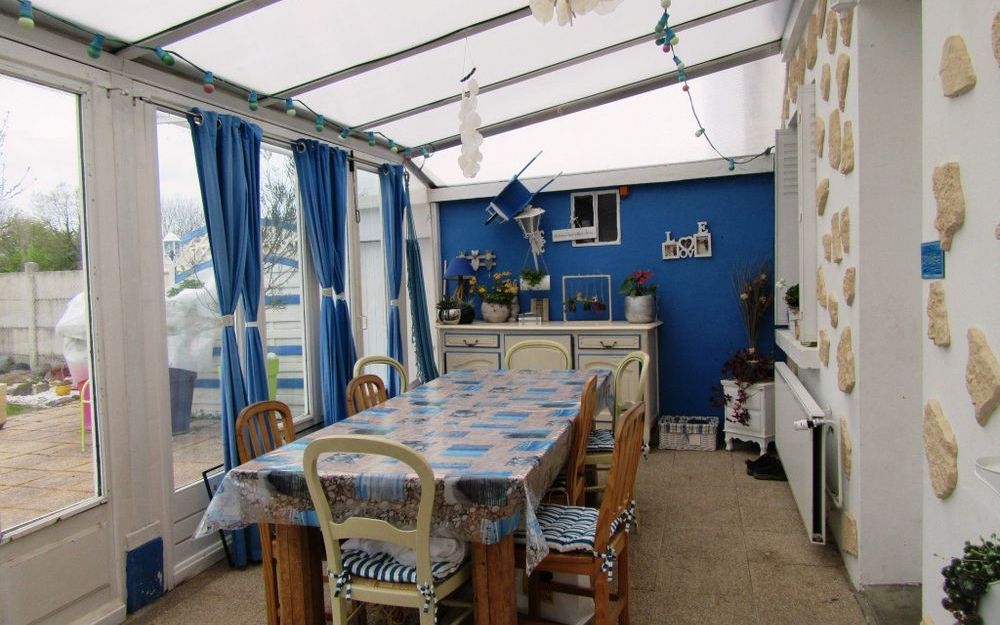 Maison ancienne : veranda vue sur le jardin