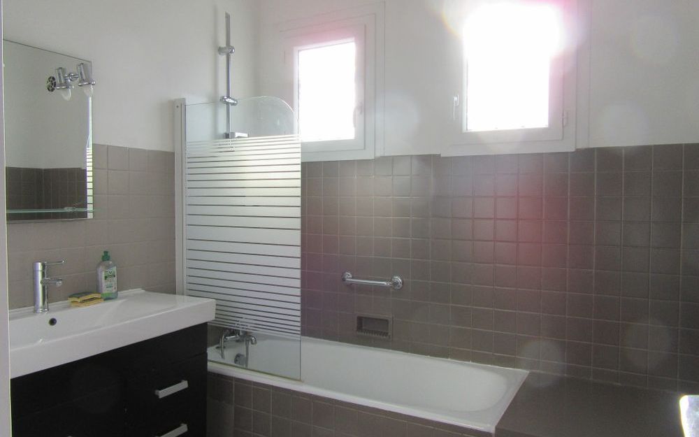 VILLA sous compromis : salle de bains