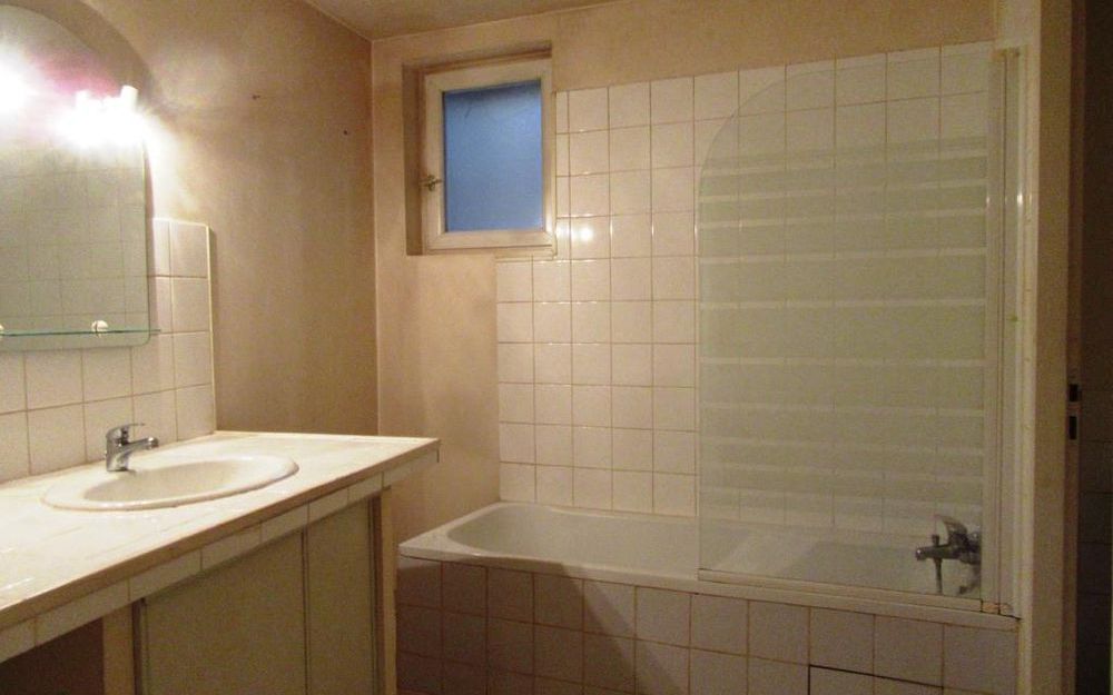 appartement de type 2 : SALLE DE BAINS