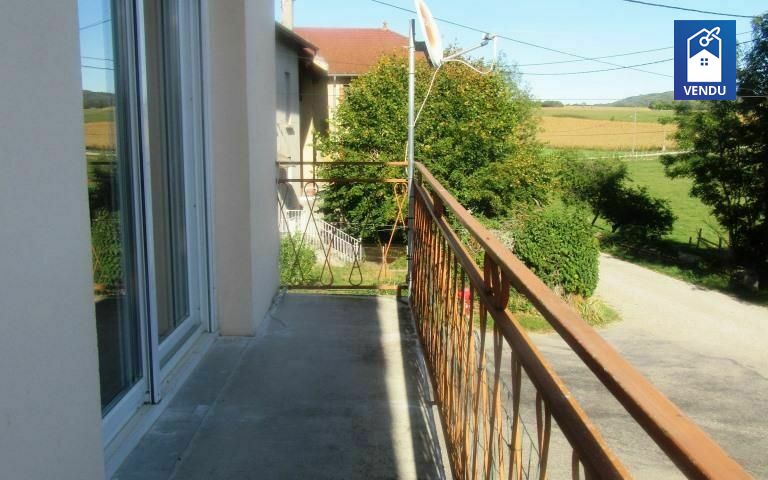 Maison avec balcon