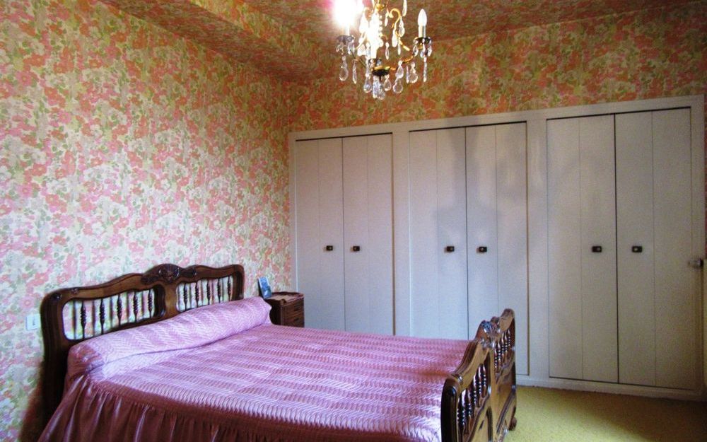 maison ancienne avec dépendances : chambre