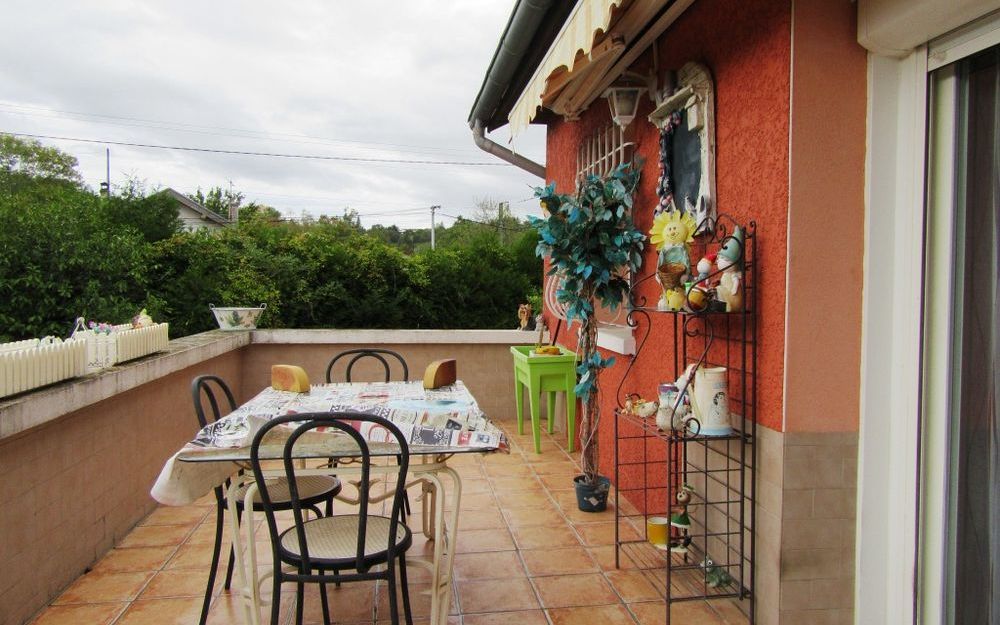 VILLA avec Terrain : Terrasse à l'étage