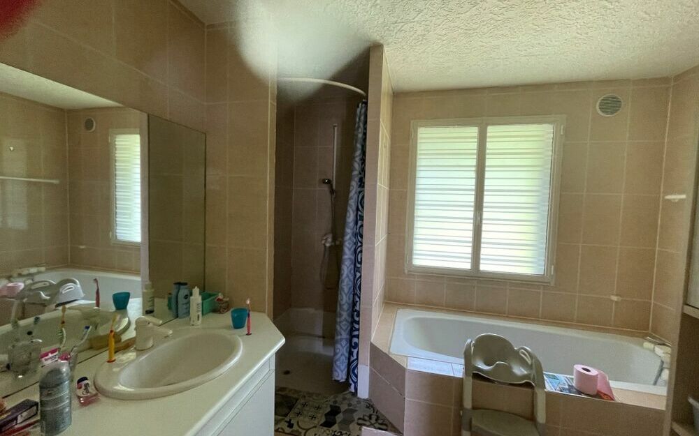 villa de plain pîed : salle de bain  douche baignoire double vasque