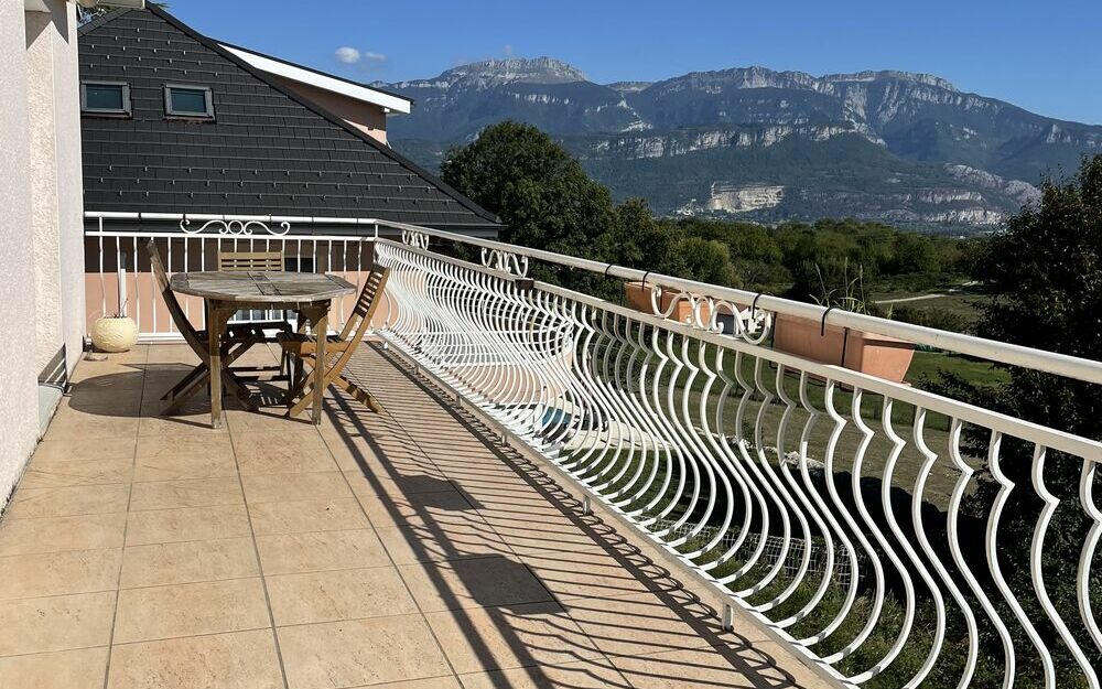 Maison avec sous-sol : Balcon-Terrasse