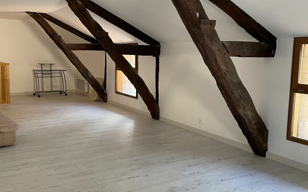 Triplex : Pièce sous comble 36.84 M²