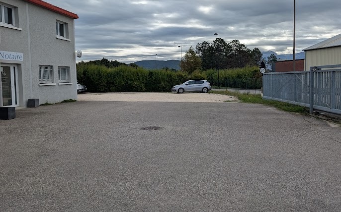 LOCAL au 1er étage : Parking