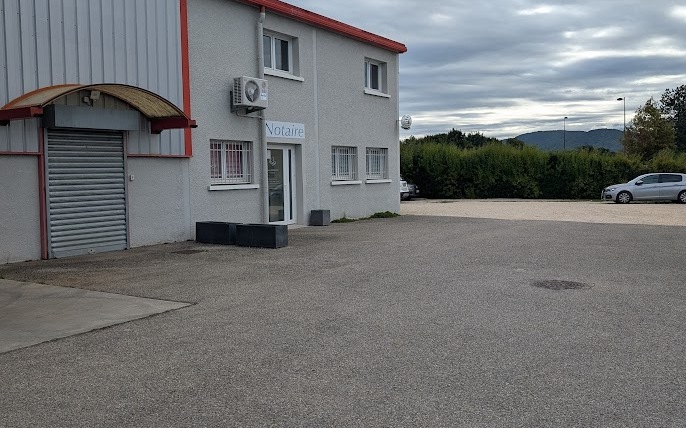 LOCAL au 1er étage : Parking