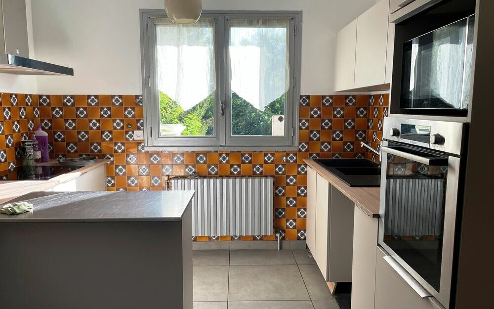 villa cadre champêtre : cuisine equipée