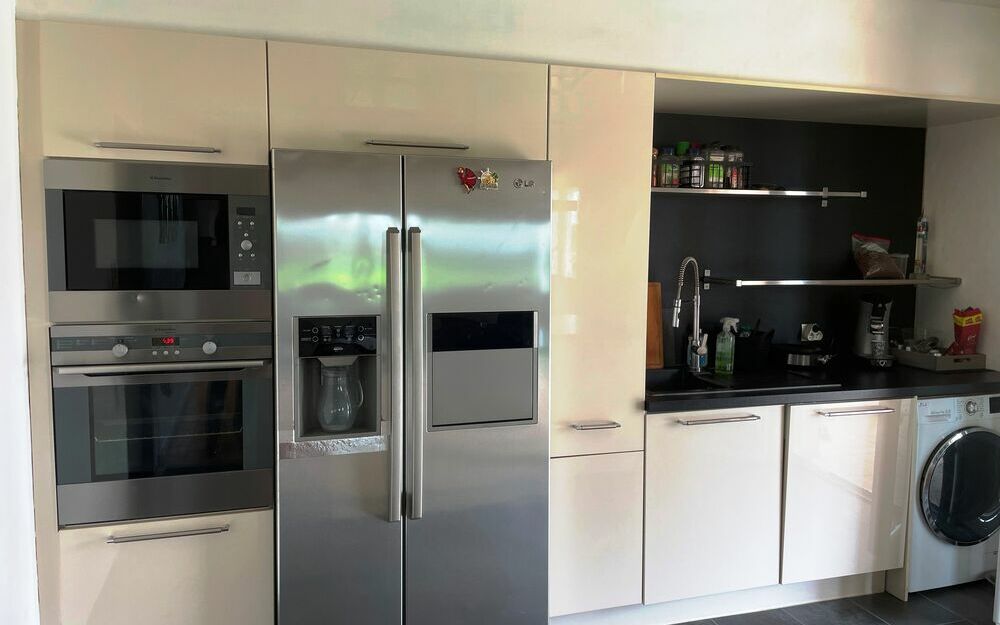 villa  avec piscine : cuisine equipée