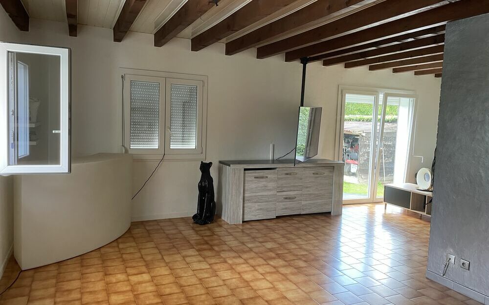 villa  avec piscine : bel espace du sejour