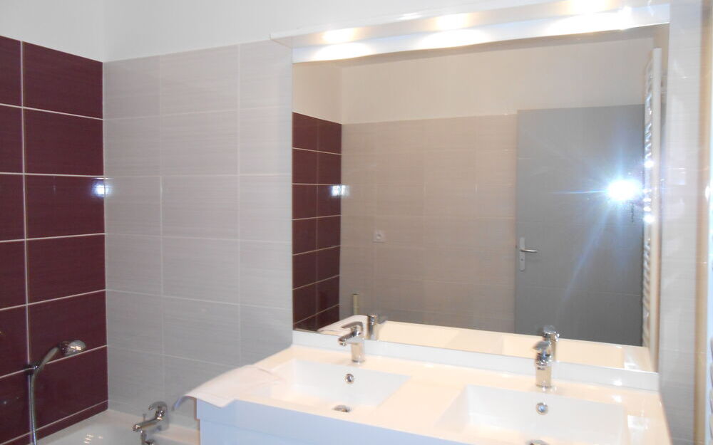 Appartement 85 m² avec rez de jardin : Salle de bains