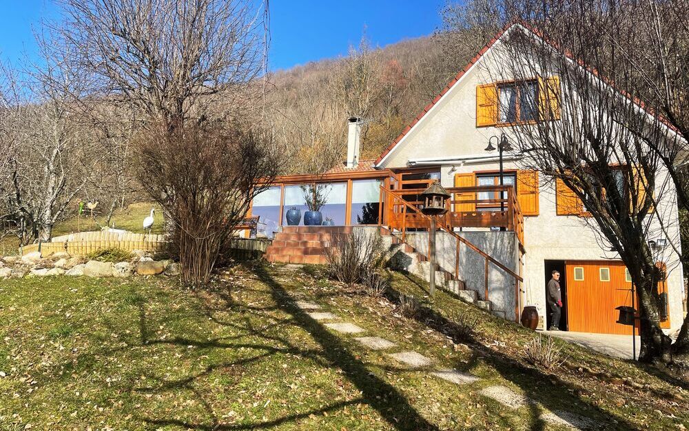 Maison avec vue sur les montagnes