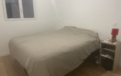 Appartement rénové : chambre avec placard