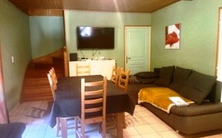 maison en pierre : salon