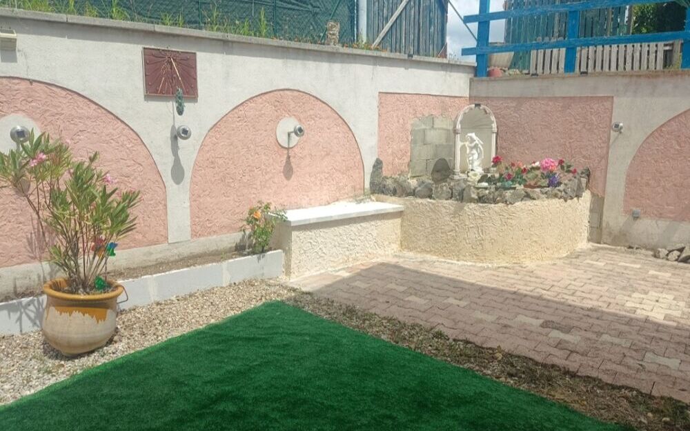Villa  (partie du bas) : Terrasse