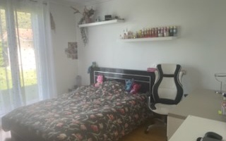 villa : chambre  avec placard
